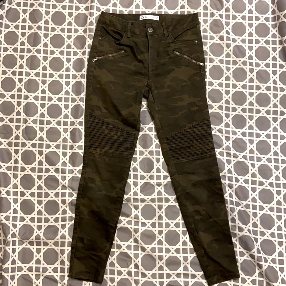 ZARA CAMO SKINNY PANTS